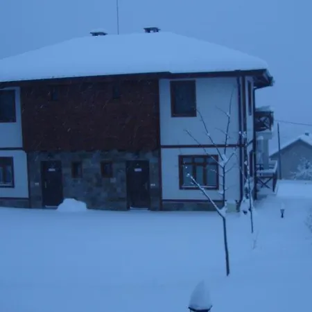 Ivanini Apartman *