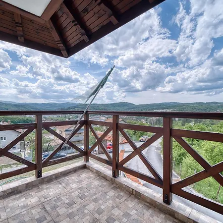 Ivanini Apartman *