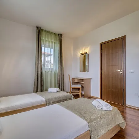 Ivanini Apartment Trjawna