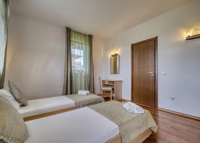 Ivanini Lägenhet Trjavna